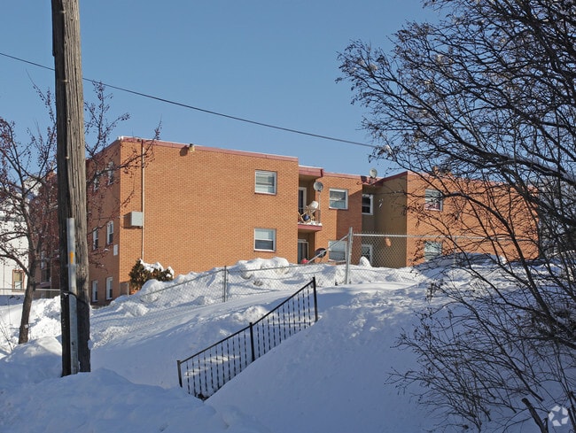 Building Photo - 910 Forest St