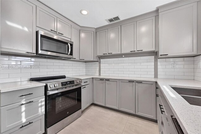 Building Photo - 5804 SW 116th Ave