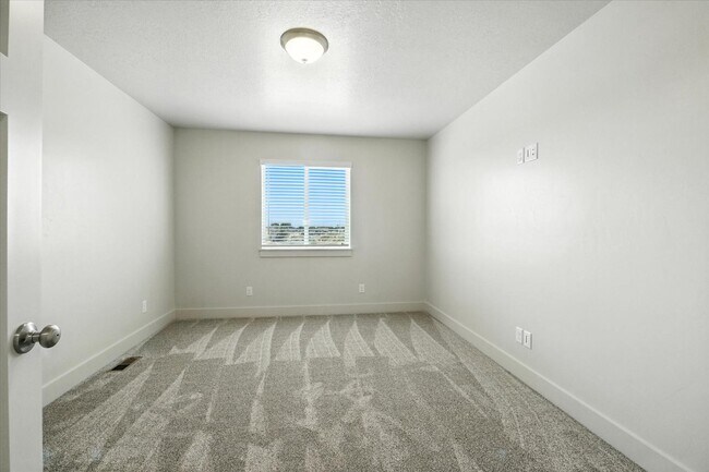 Building Photo - Eastside View Townhomes - 1184 S 1050 E