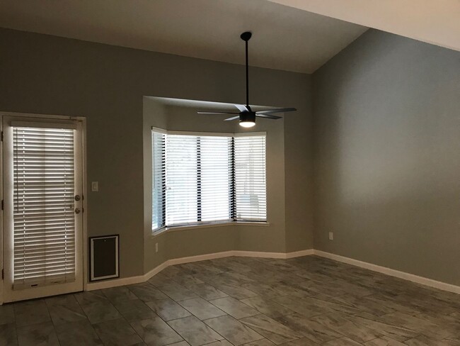 Building Photo - Spacious and Ready to Enjoy in Green Brier! A gated community.