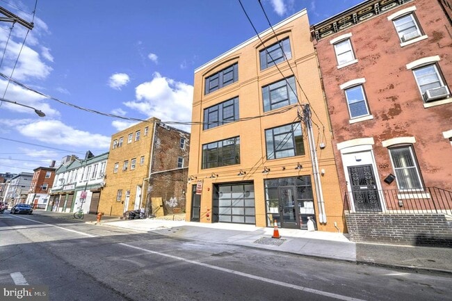 Building Photo - 1205 S 15th St