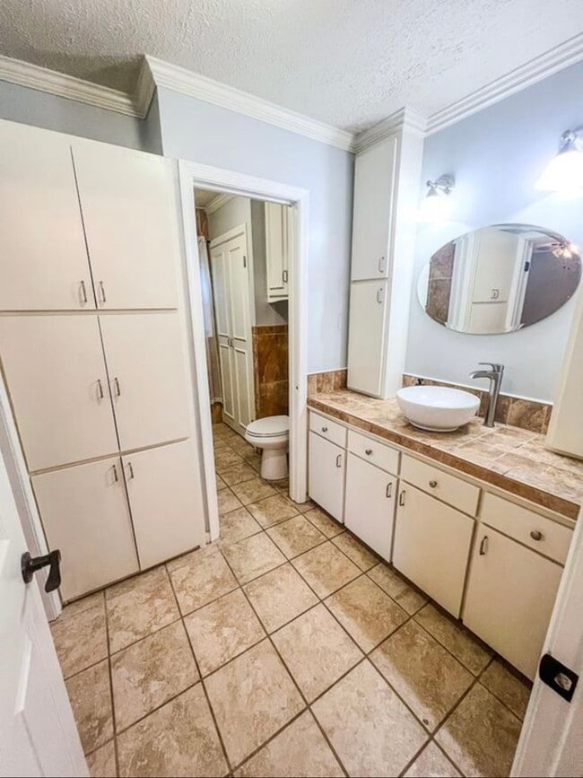 Building Photo - 130 Huntington Pl