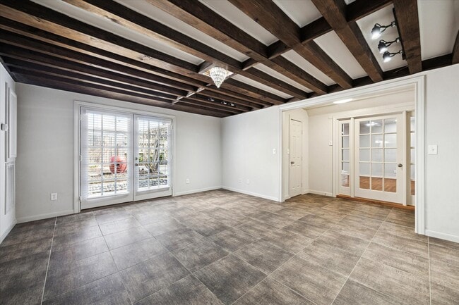 Building Photo - 2506 Avalon Pl