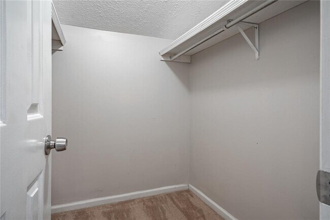 Building Photo - 5004 Meadow Ln