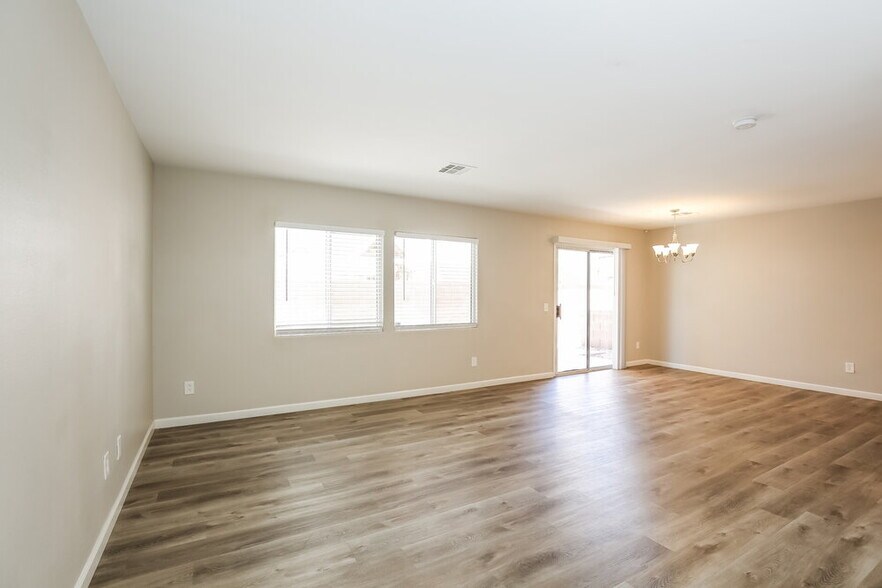 Building Photo - 5325 Cholla Blossom Ct