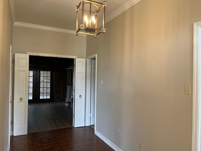 Building Photo - Beautiful Town South 4BR/4BA