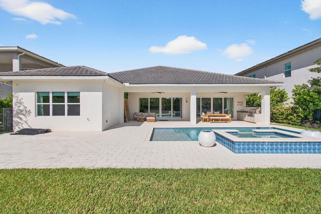 Building Photo - 19886 Meadowside Ln