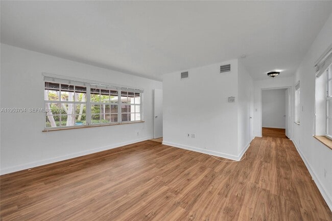 Building Photo - 2312 SW 25th Ter