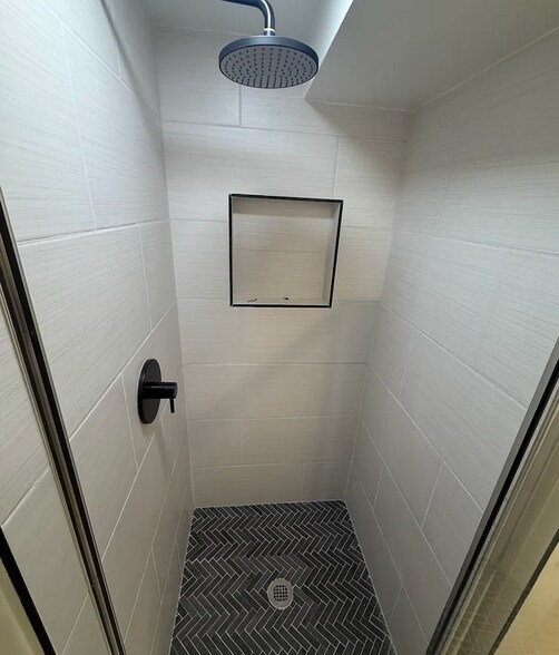 Shower - 2615 13th Rd S