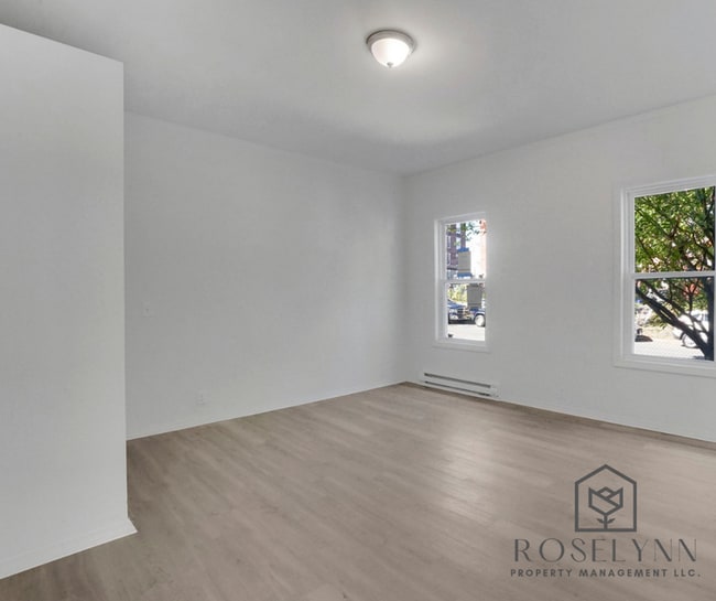 Building Photo - 270 Walnut St