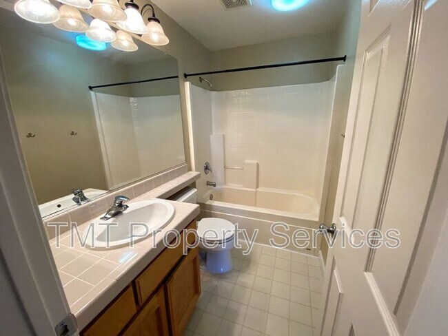 Building Photo - 8823 Ocean Breeze Ct