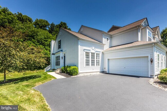 Building Photo - 684 Churchill Rd