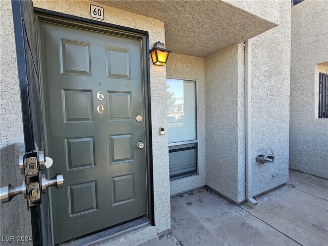 Building Photo - 3749 Carlyle Dr