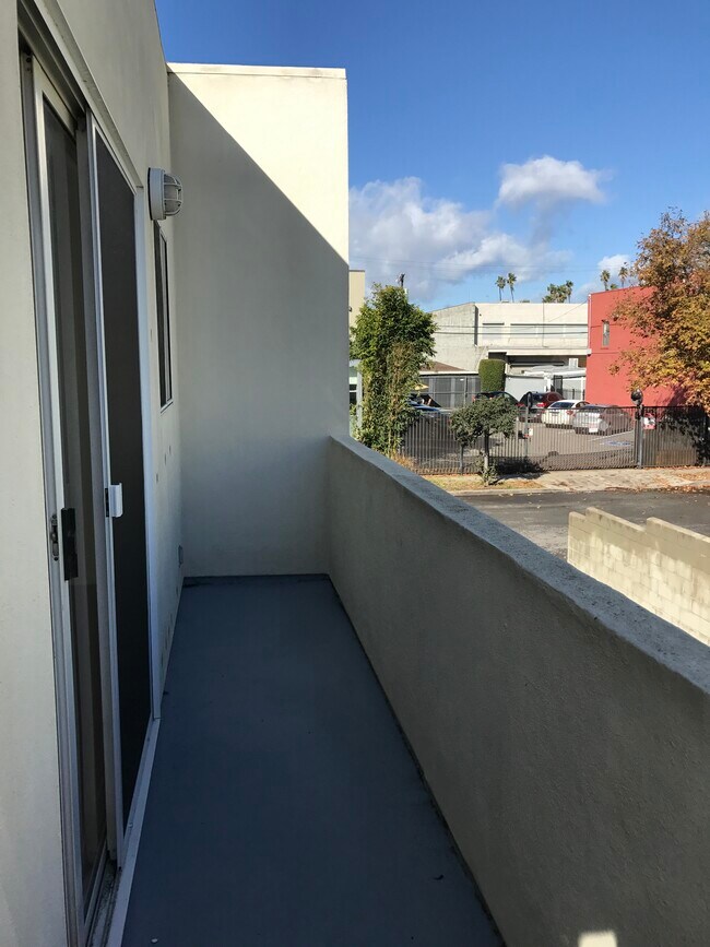 Building Photo - 2332 Abbot Kinney Blvd