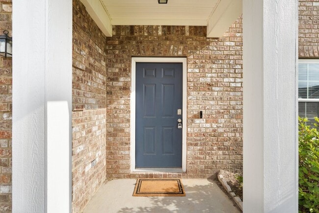 Building Photo - COMING AUGUST 2026! (No Pets)