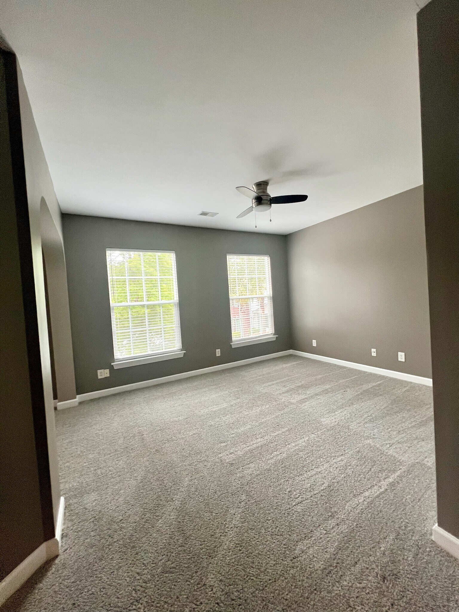 Building Photo - 101 Golf View Ln
