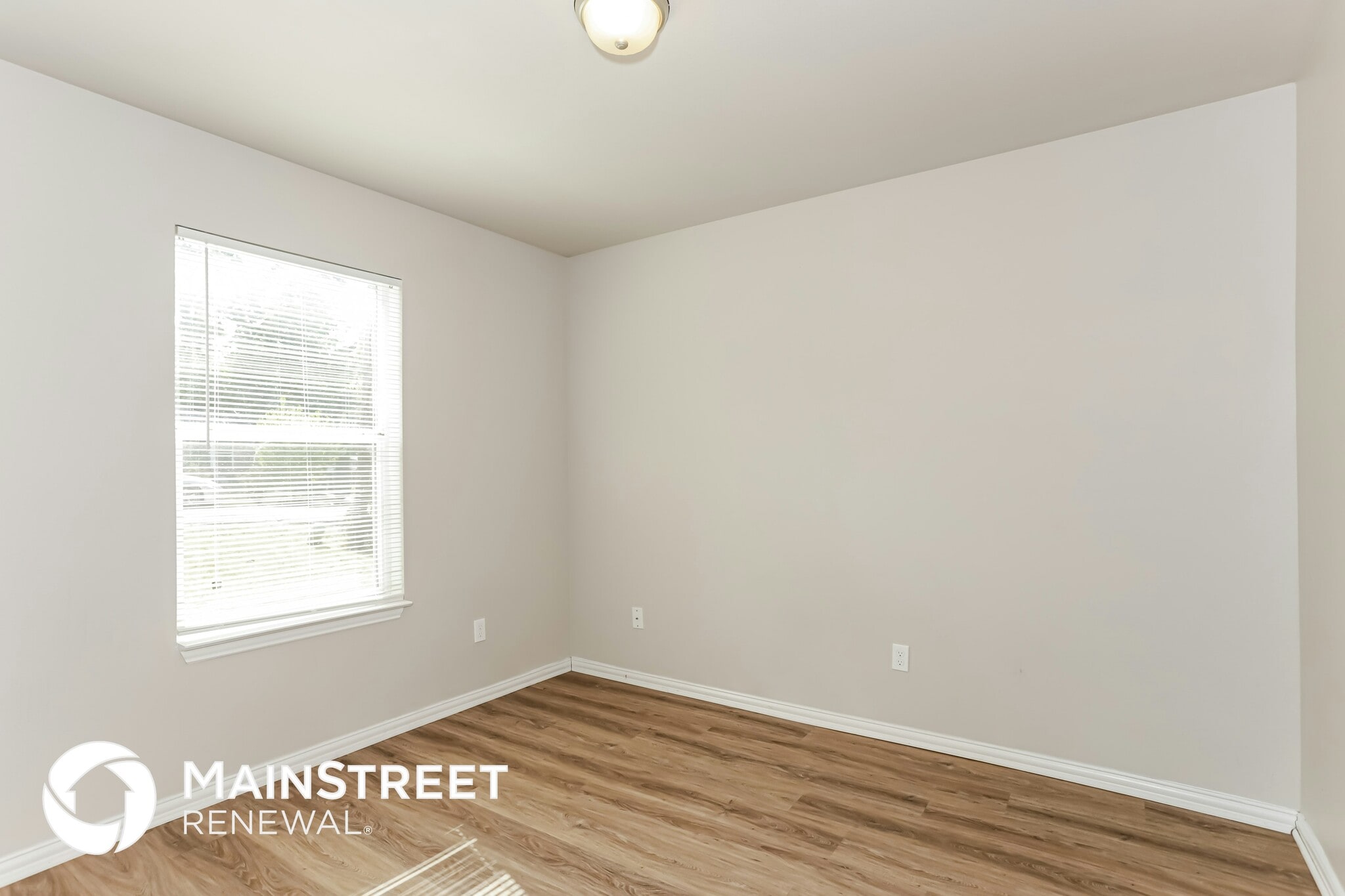 Building Photo - 706 Lloyd St