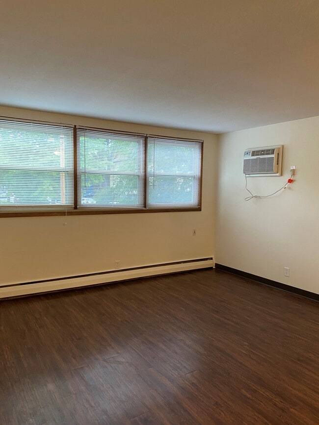 Building Photo - 2647 Emerson