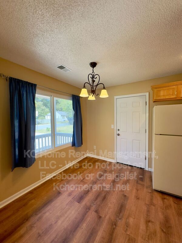 Building Photo - 8643 Melrose St