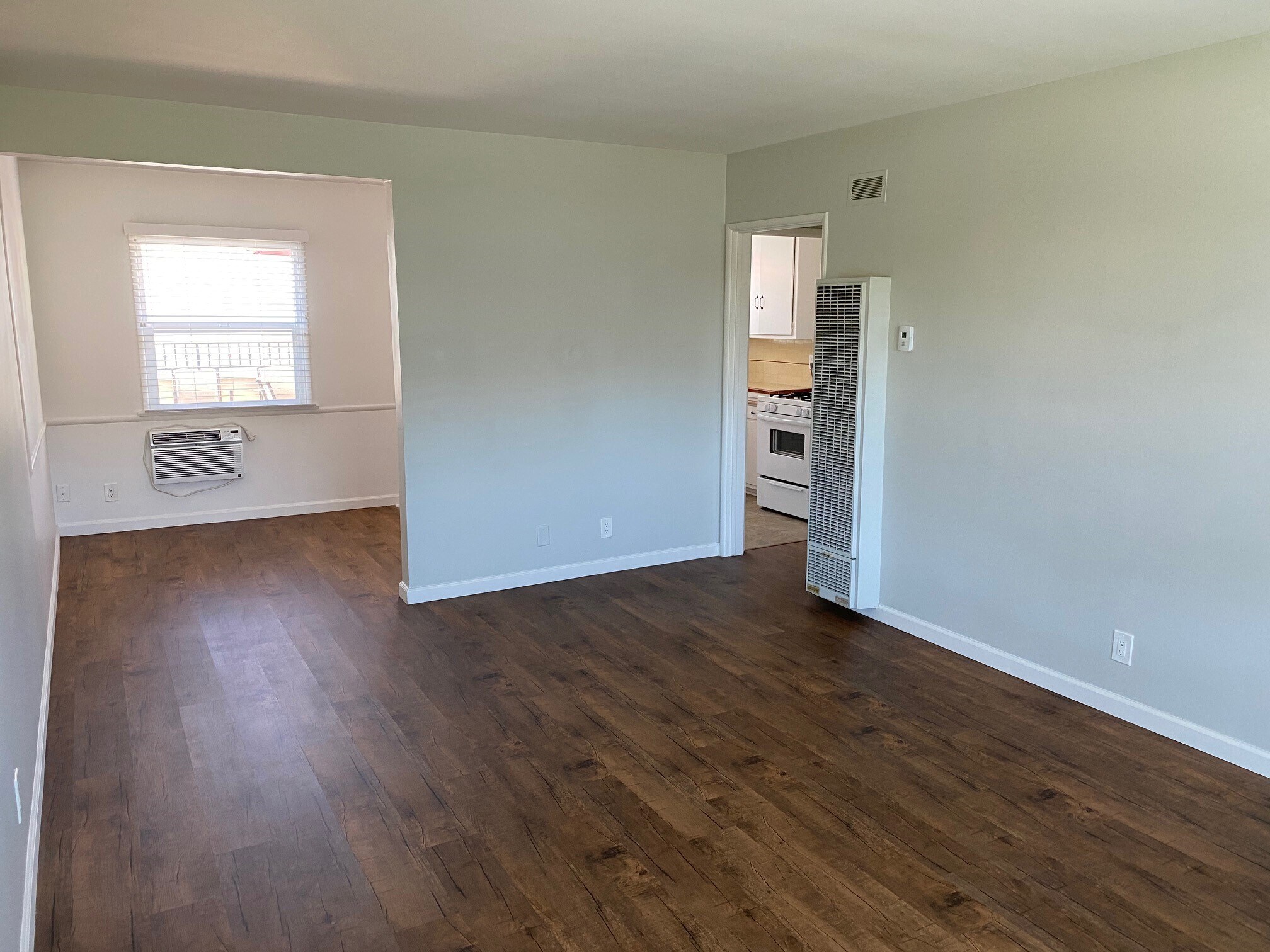 Building Photo - 4439 Lakeside Dr