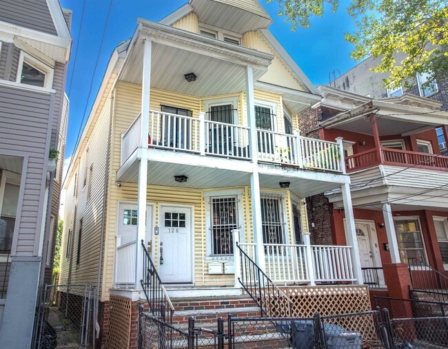 Building Photo - 126 Wade St