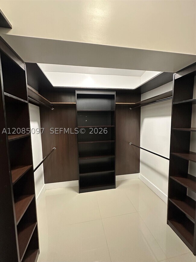 Building Photo - 14357 Kendale Lakes Dr