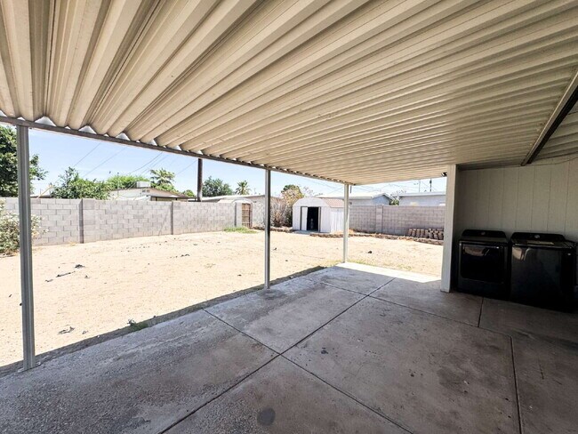 Building Photo - Cozy 3-Bed Oasis in Yuma's Heart