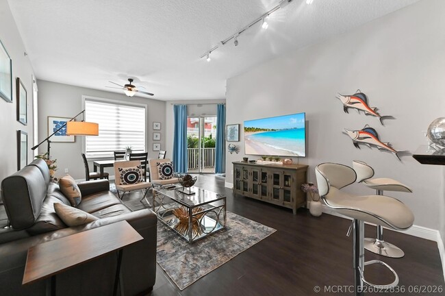 Building Photo - 804 E Windward Way