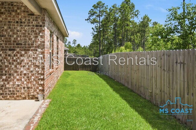 Building Photo - 5543 Overland Dr