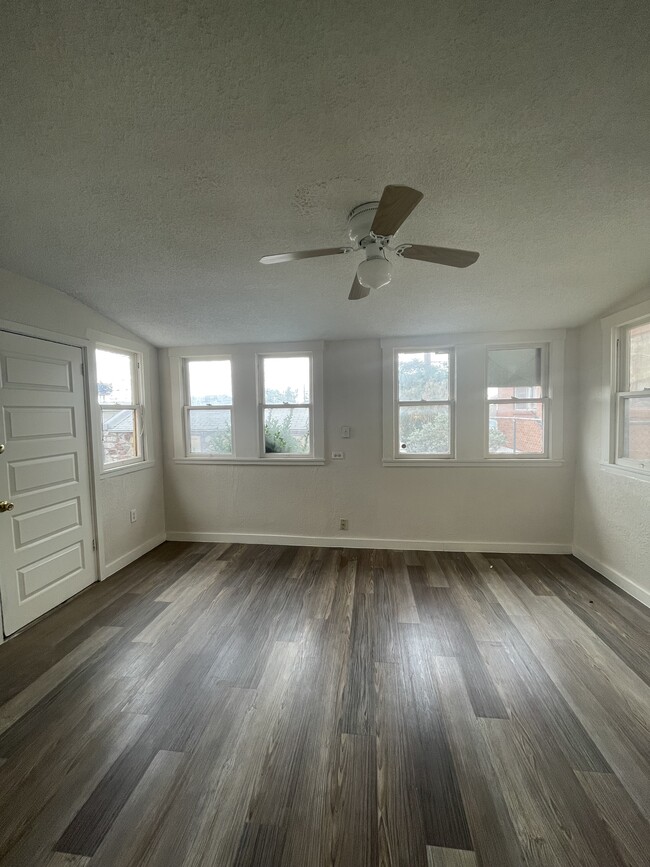 Building Photo - 1522 Yandell Dr