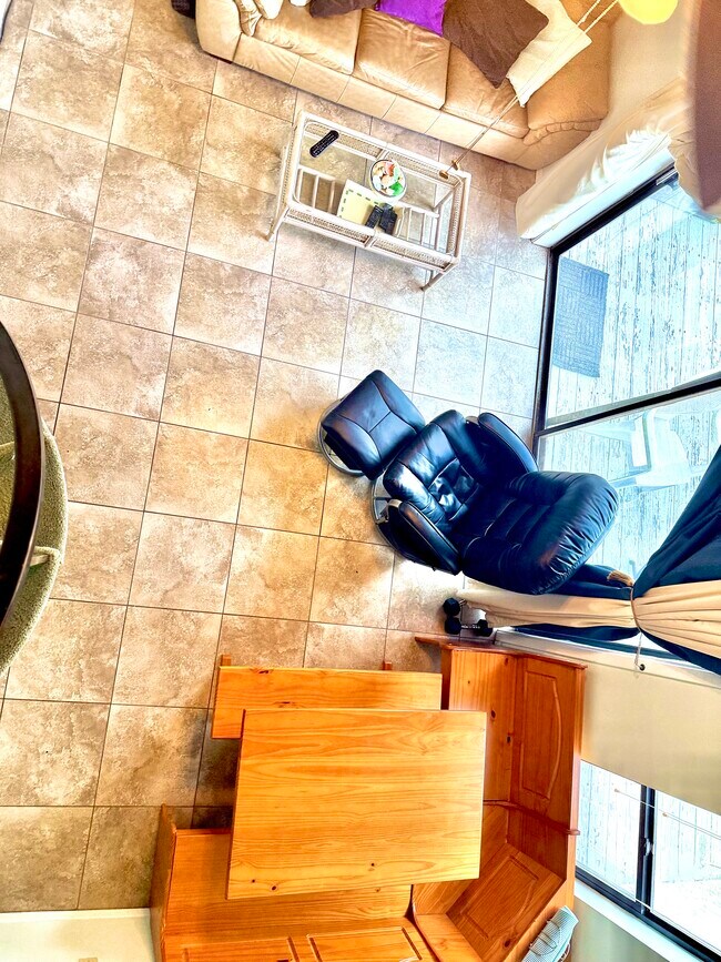 Building Photo - 17614 Front Beach Rd