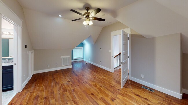 Building Photo - 203 16th St