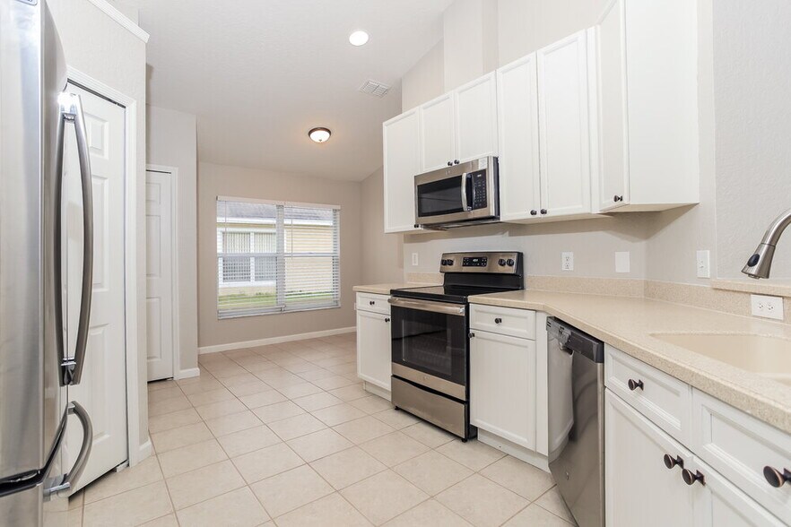 Building Photo - 2982 White Cedar Cir
