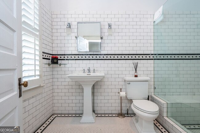 Building Photo - 242 Haralson Ave NE