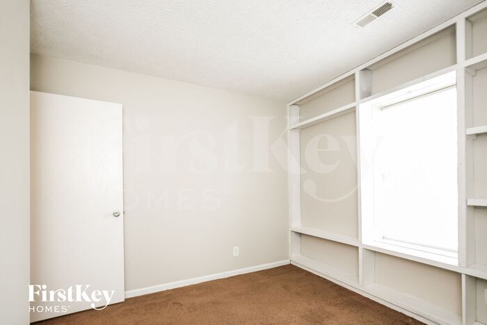 Building Photo - 6903 Hardwood Dr