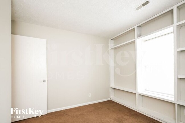 Building Photo - 6903 Hardwood Dr
