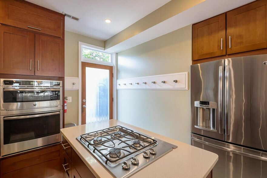 Building Photo - 401 Constitution Ave NE