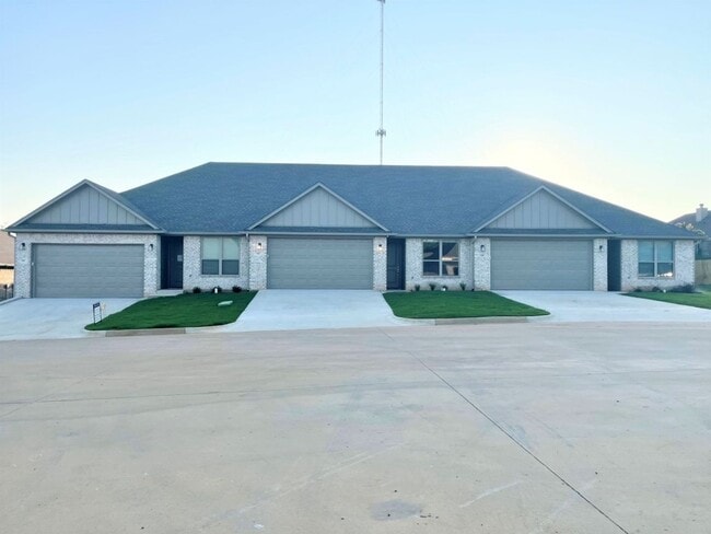 Primary Photo - COMING SOON! Luxury 3 Bedroom 2 Bath Townh...