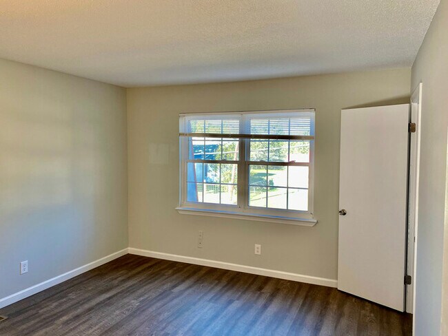 Building Photo - 1638 Keeble St