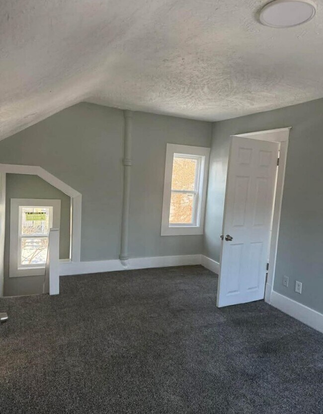 Building Photo - Remodeled two bedroom gem!