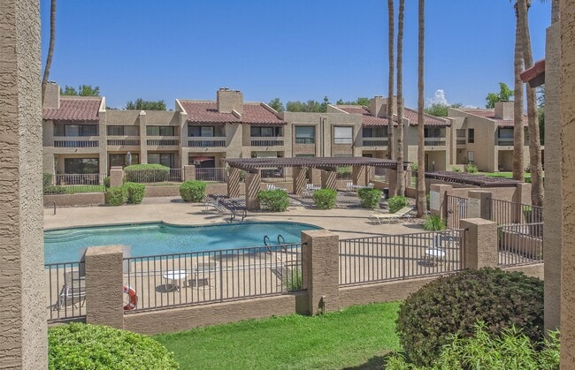 Building Photo - 8651 E Royal Palm Rd