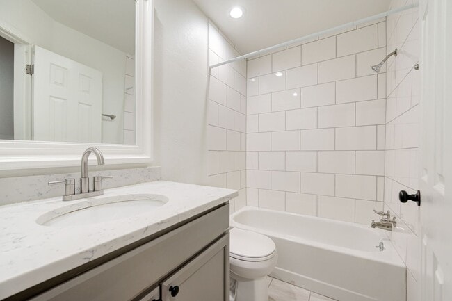 Building Photo - 3 Bed, 2 Bath Home Near UCO and Hafer Park