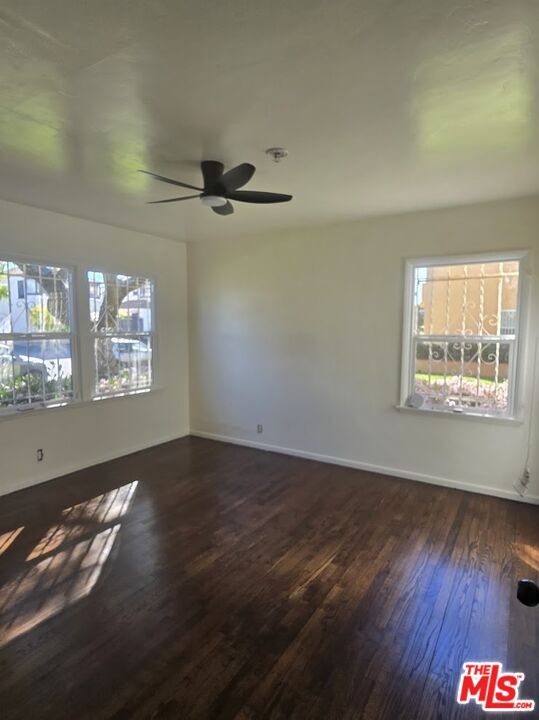 Building Photo - 3311 1/2 W 78th St