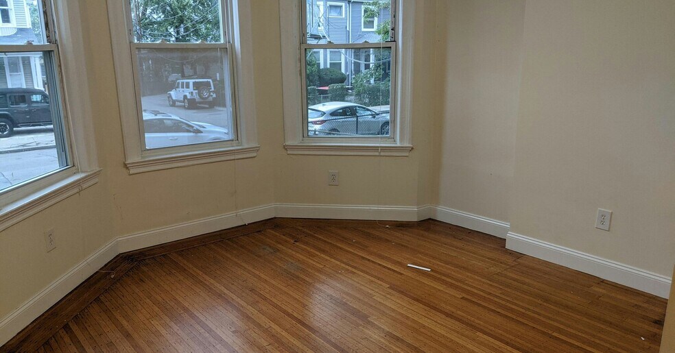 Building Photo - 54 Ashford St