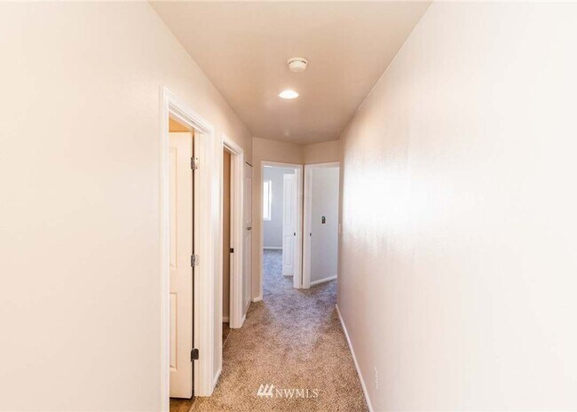 Building Photo - Premier Lake Stevens Living: Top-Rated Schools & Walkable Parks