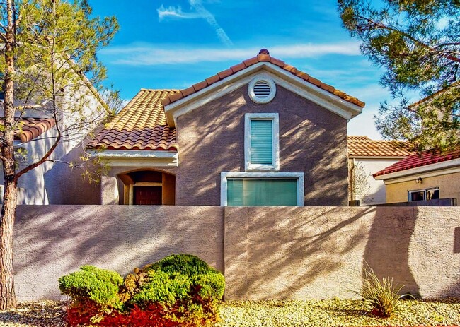 Building Photo - "Charming Las Vegas Retreat: 2-Bed Oasis o...