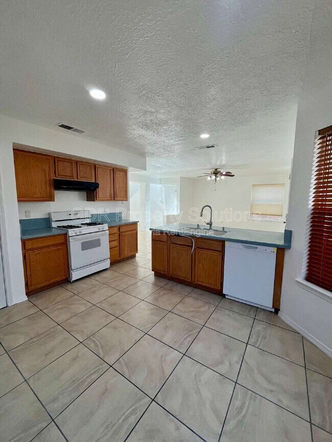 Building Photo - 8123 Waterbury Pl NW