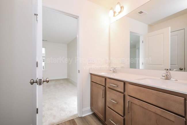 Building Photo - 22 Anastasia St