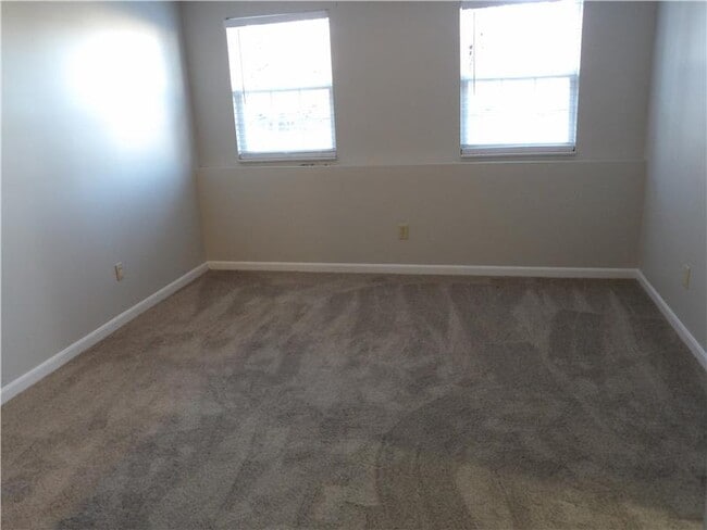 Building Photo - 3060 Lansdowne Ln