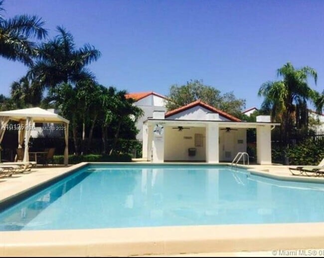 Building Photo - 9409 Fontainebleau Blvd